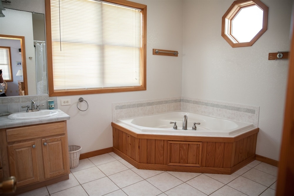 Deluxe Double or Twin Room - Photo 9