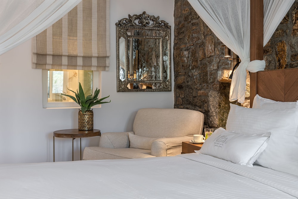 Dreamy Honeymoon Suite with Outdoor Hot Tub, Sea View - Photo 2