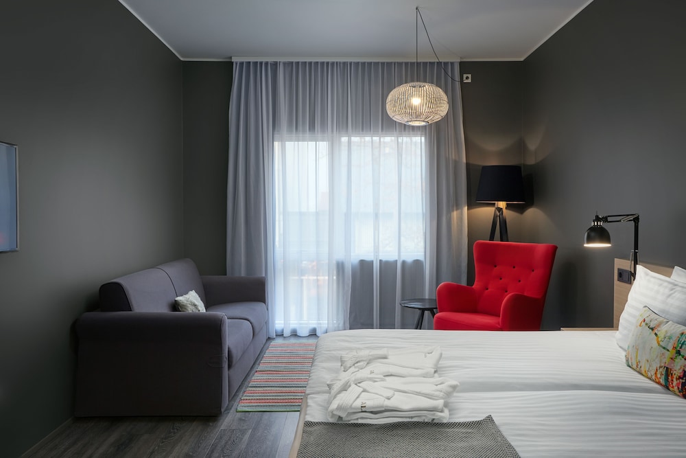King Deluxe Room with Sofabed photo 2