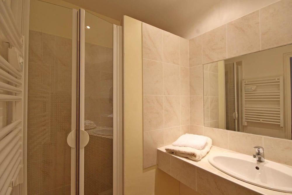 Superior Quadruple Room photo 2