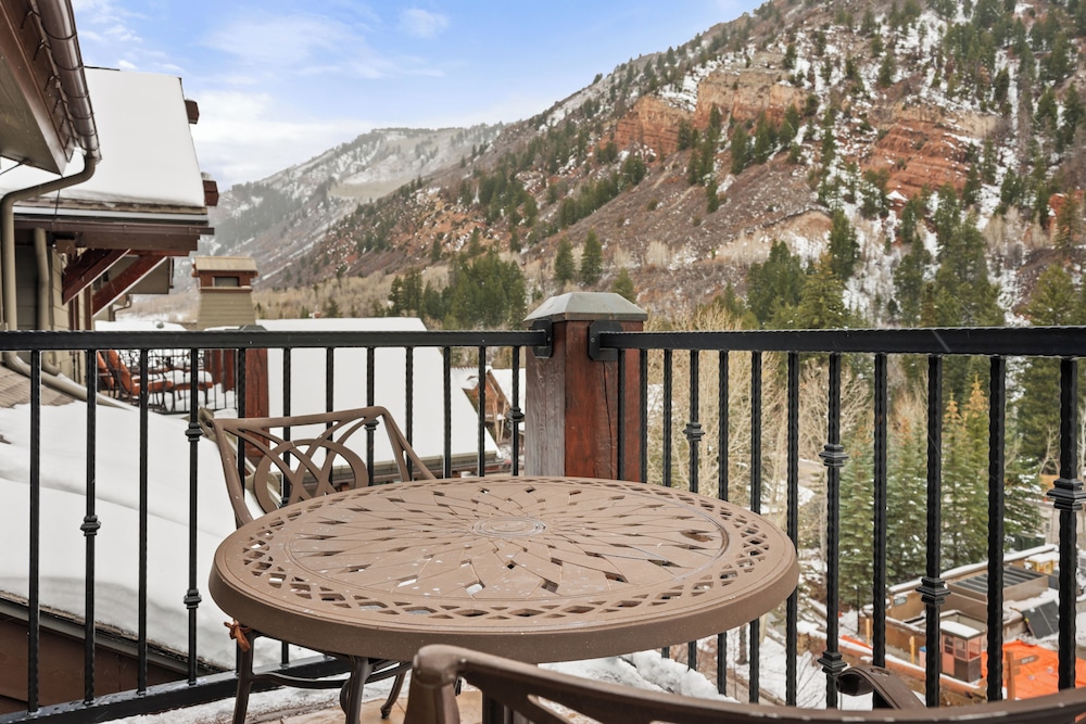 Luxury Apartment, 3 Bedrooms, Mountainside
