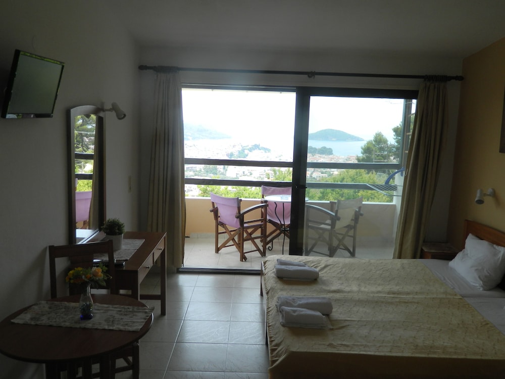 Studio, 3 Twin Beds, Sea View
