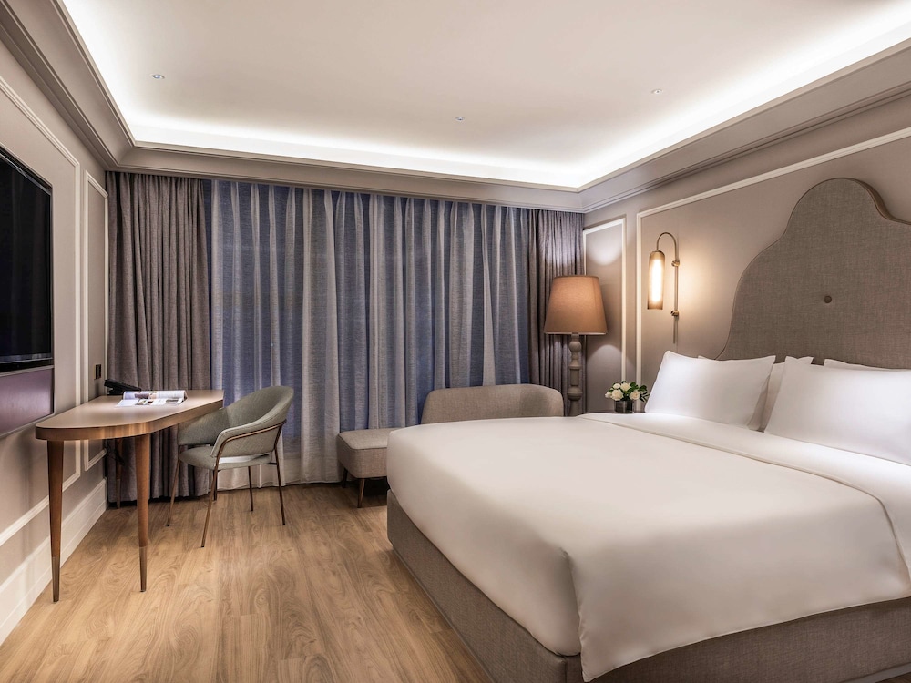 Superior Room, 1 King Bed photo 2