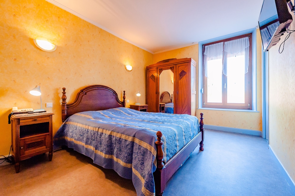 Double Room (2)