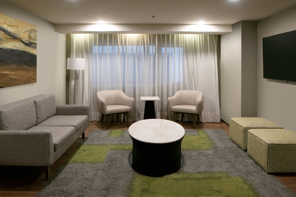 Suite, 2 Bedrooms - Photo 8