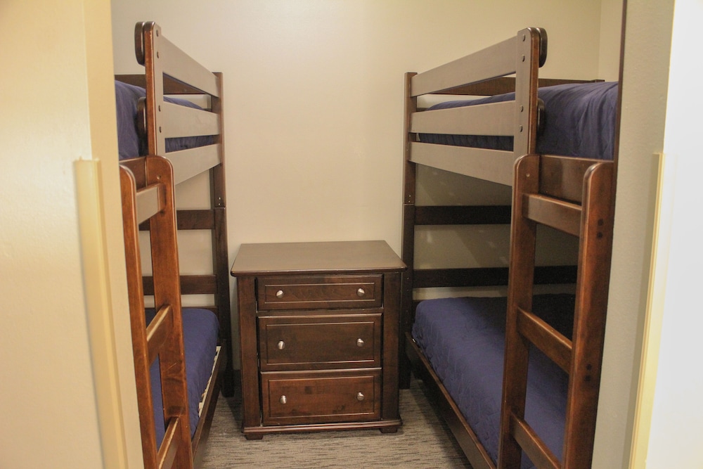 Suite, 1 King Bed with Sofa bed (King Bunk Suite) - Photo 3