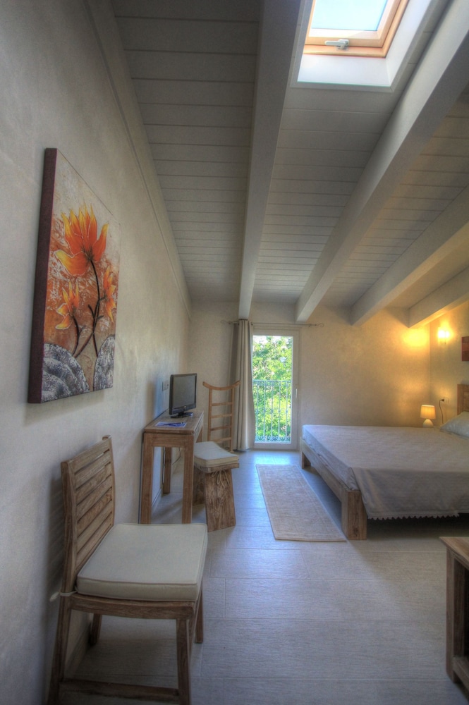 Comfort Room, City View photo 2