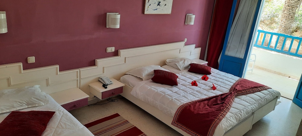 Chambre Triple, vue piscine