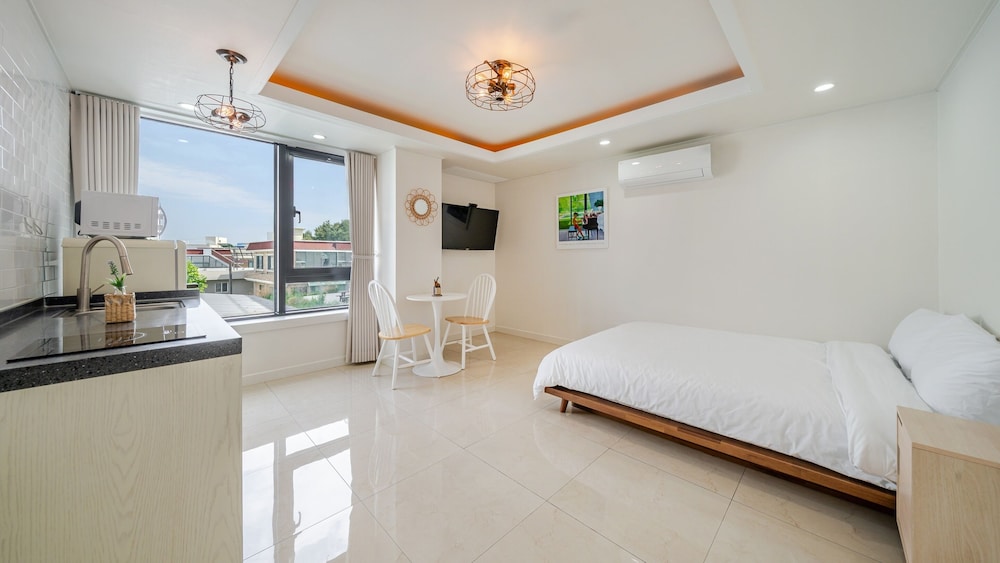 Basic Room, 1 Bedroom (Room 404(Half Ocean View/Private BBQ))