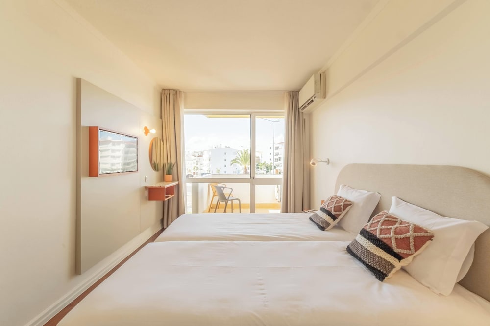 Standard Double or Twin Room - Photo 3