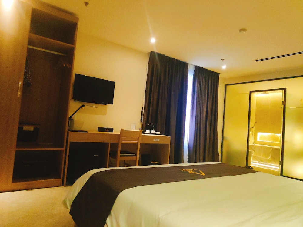 Suite (with Kitchen) photo 3