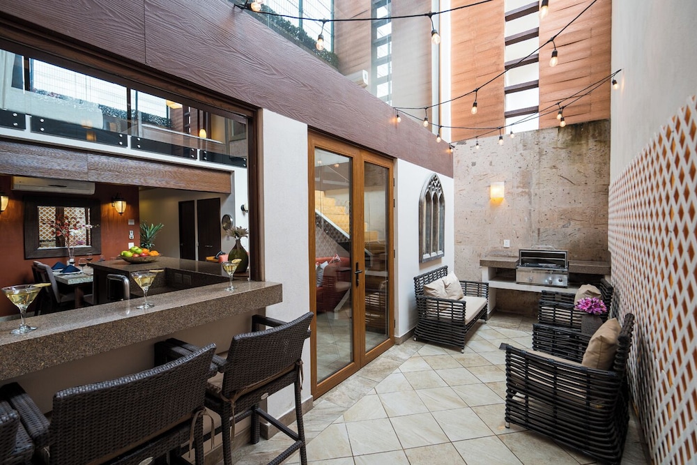 Deluxe Loft, 2 Bedrooms, Street View