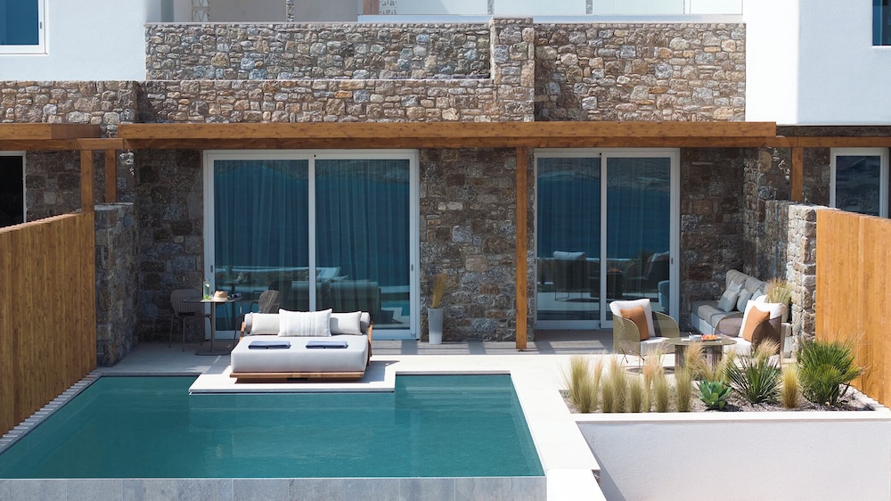 The Coast Grand Suite with Pool and Sea View