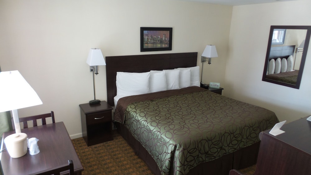 Standard Room, 1 Queen Bed photo 2