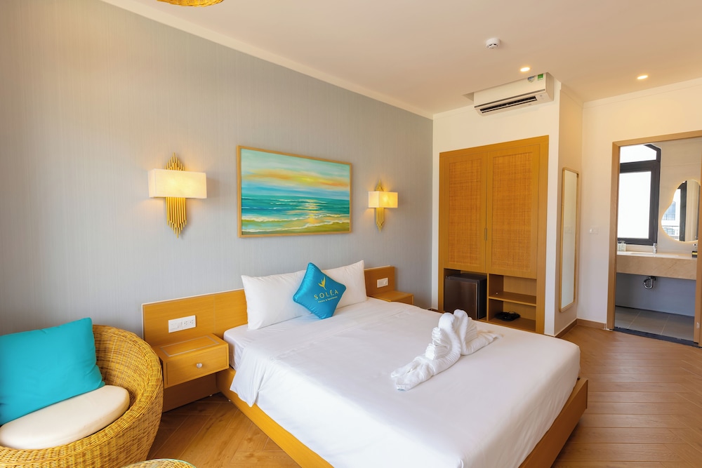 Premium Double Room, Balcony, City View - Photo 3