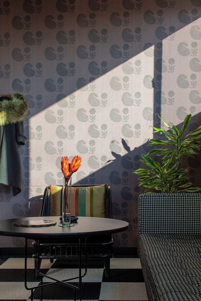 Premier Studio, City View - Photo 17