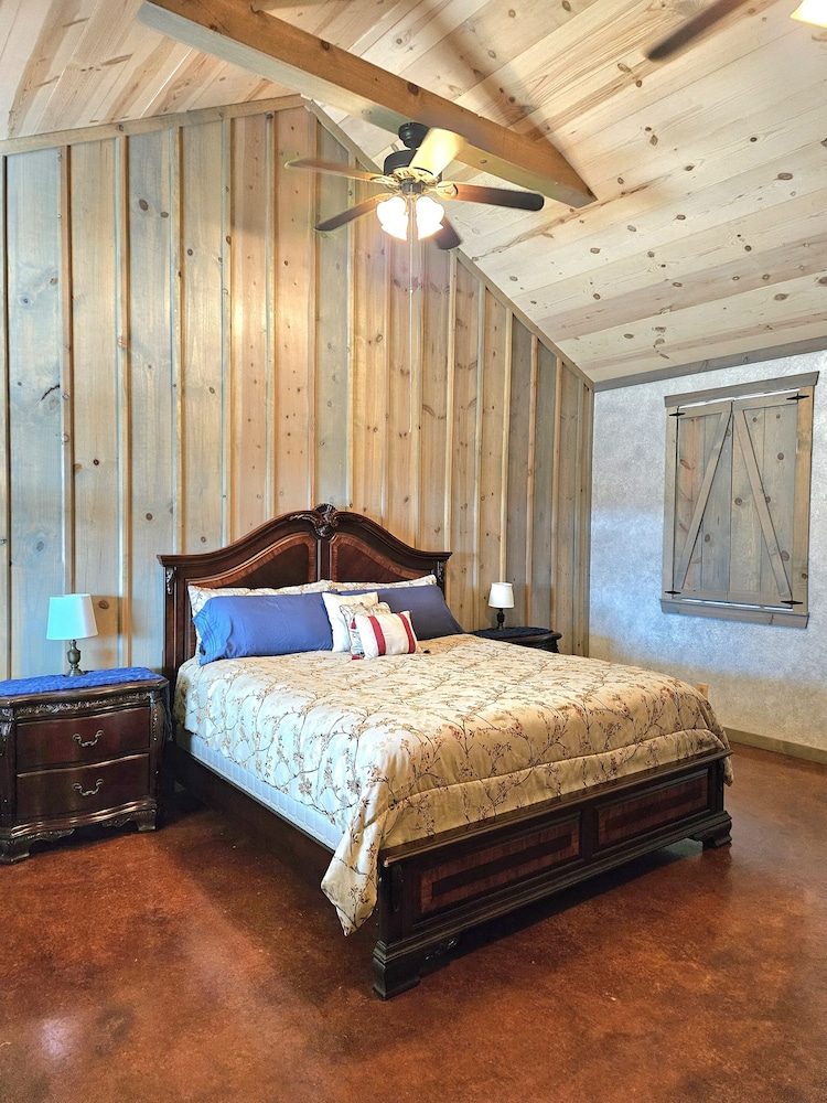 Room (Hugeloben Hutte - Hilltop Cottage)