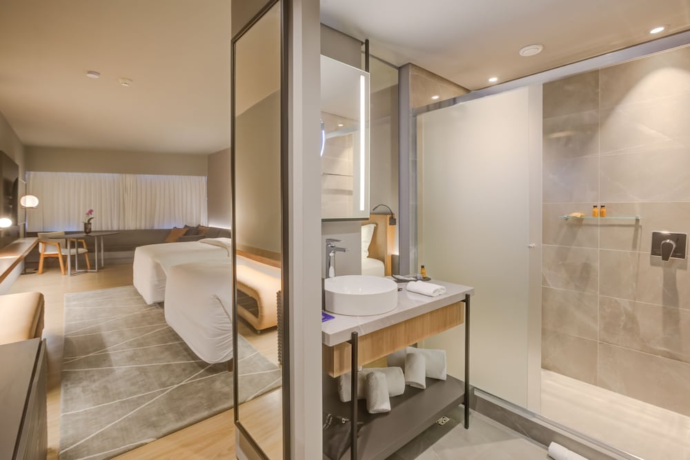Superior Room, 1 King Bed, River View