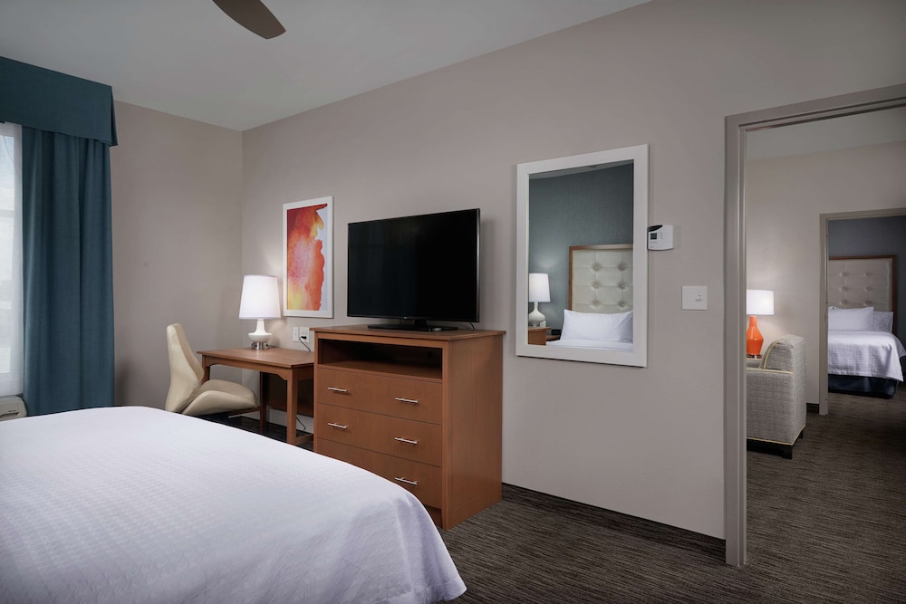 Suite, 2 Bedrooms, 1 King/2 Queens, Accessible, Bathtub