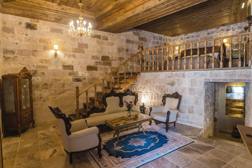 Senior Cave Suite photo 1