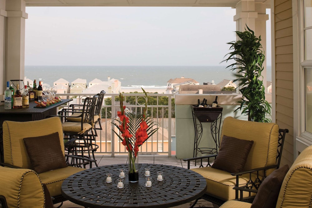Classic Suite, 3 Bedrooms (Family Residence, 1 King, 1 King, 2 Queens)