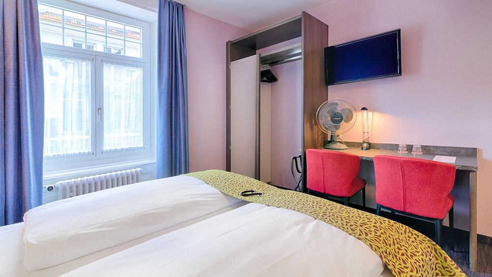Economy Double Room, 2 Twin Beds, Non Smoking photo 3