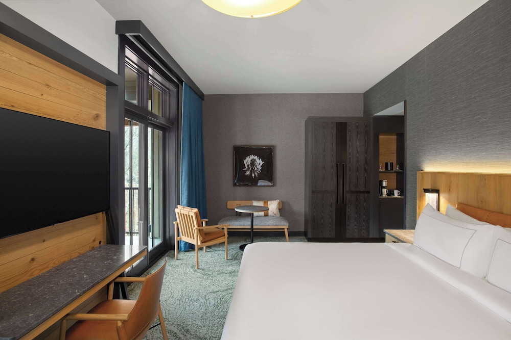Room, 1 King Bed, Accessible, Balcony (Hearing) - Photo 13
