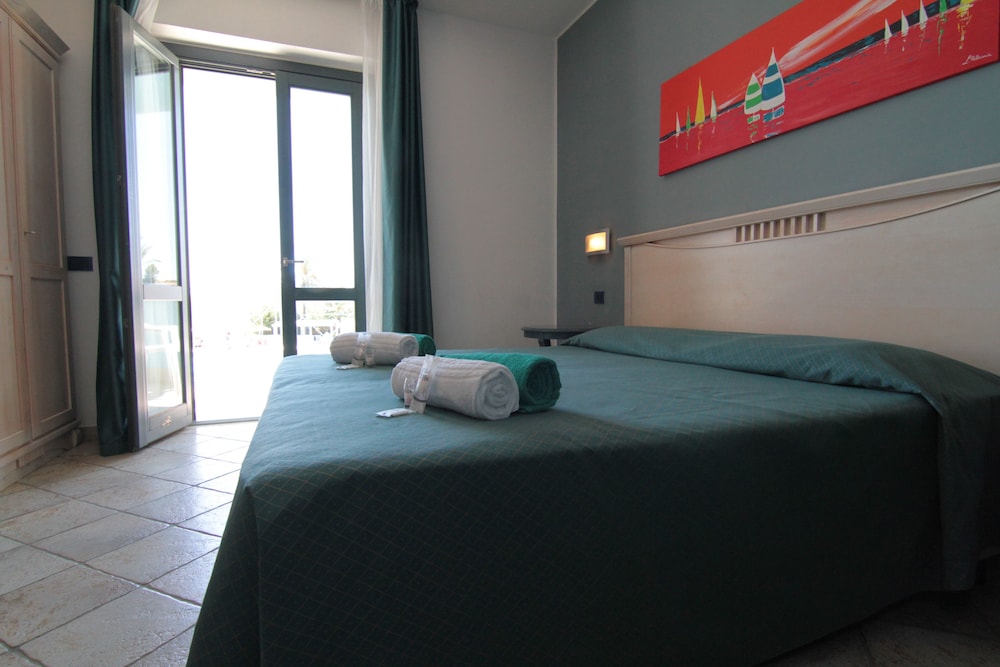 Double or Twin Room photo 3