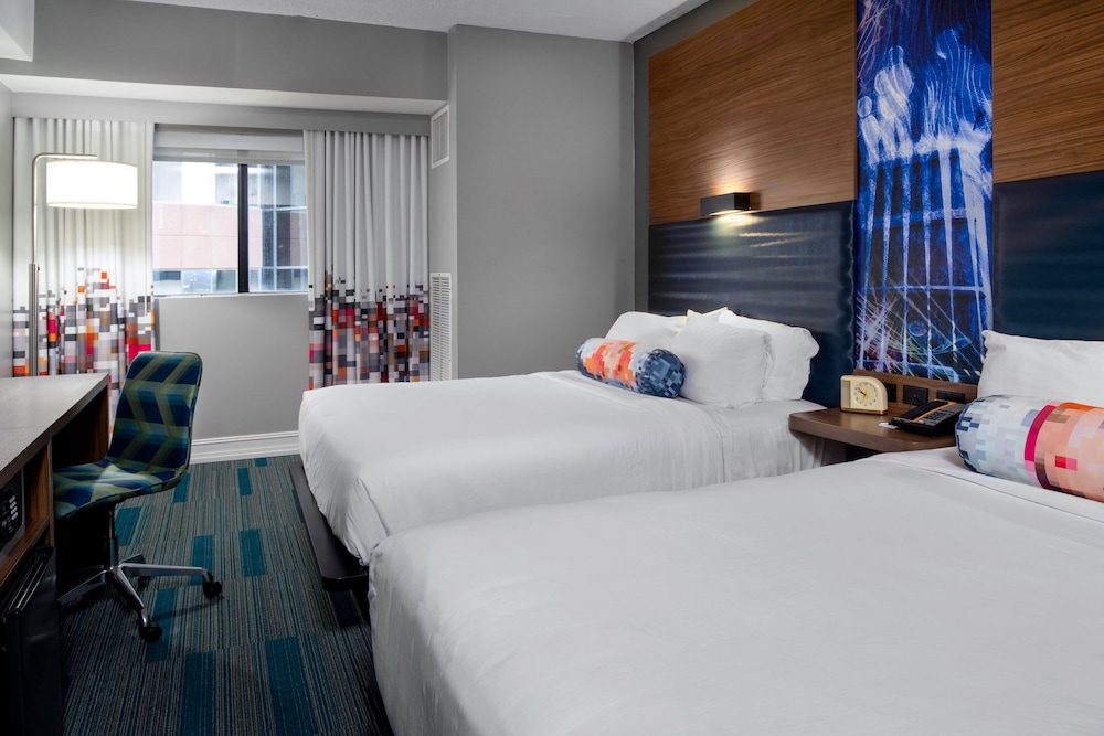Traditional Room, 2 Queen Beds (Mobility Accessible, Roll-In Shower) - Photo 2