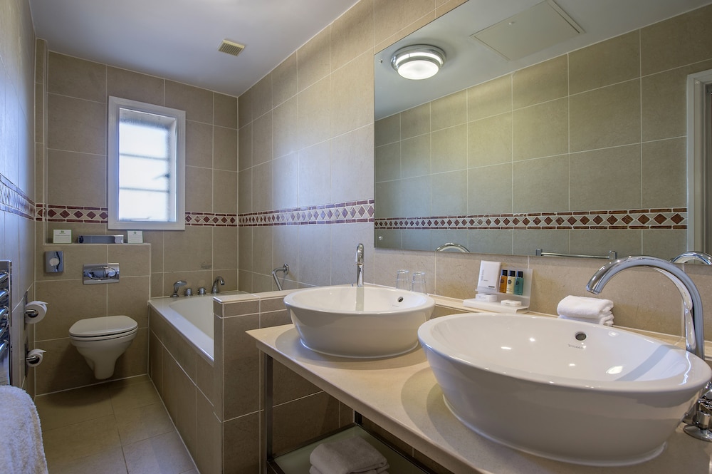 Premium Room, 1 King Bed (Separate Shower) - Photo 11