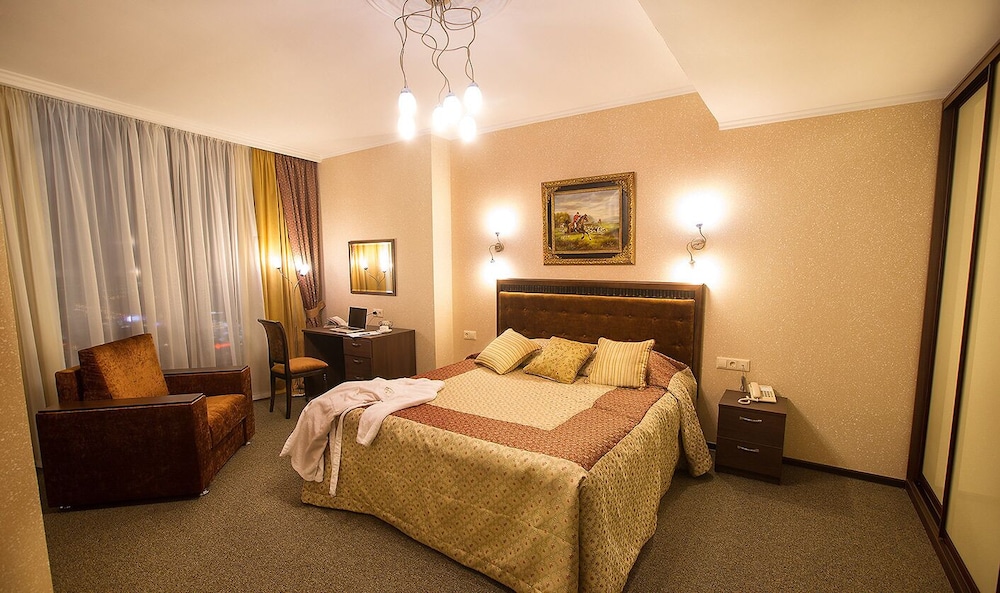 Suite, Kitchen