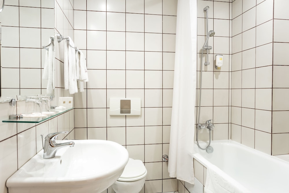 Suite, 1 Bedroom - Photo 15