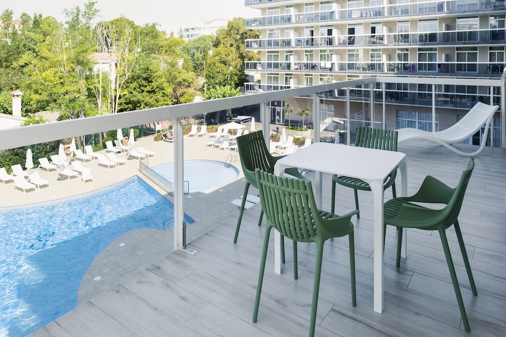 Premium Apartment, 2 Bedrooms, Pool View