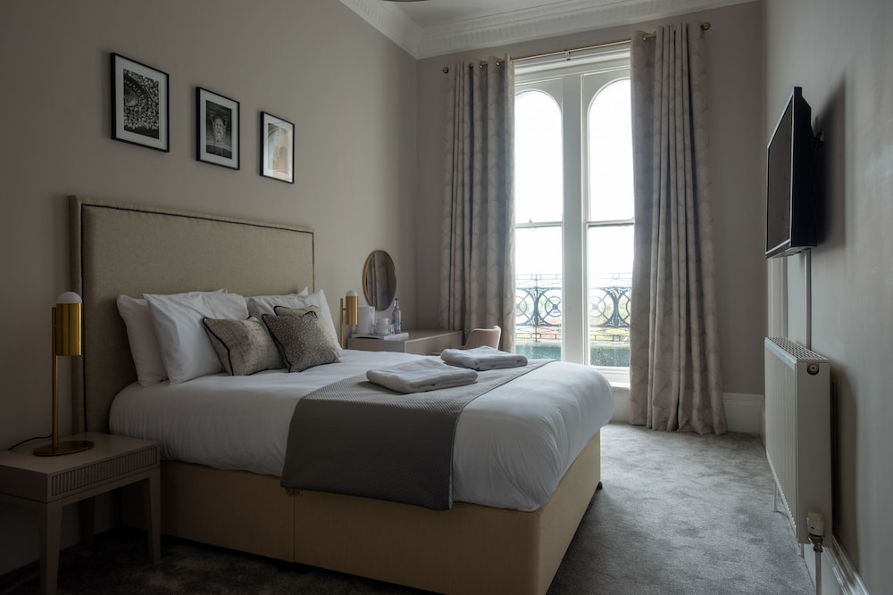 Superior Double room with side sea view