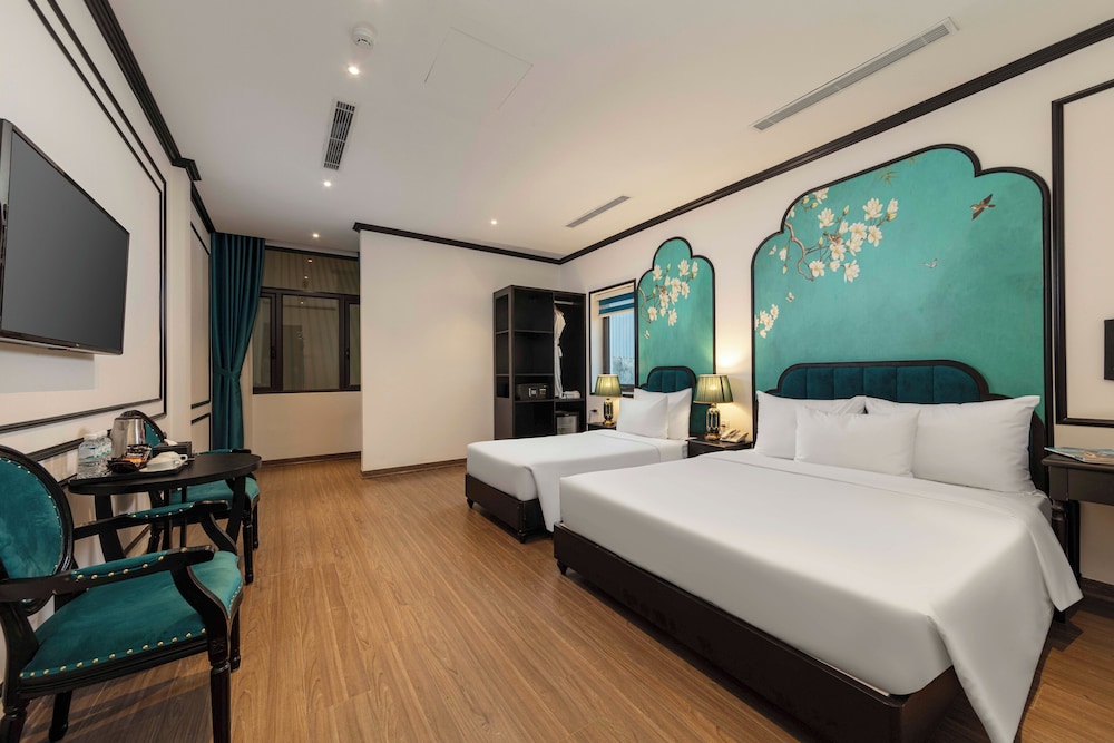 Premium Triple Room, Courtyard View