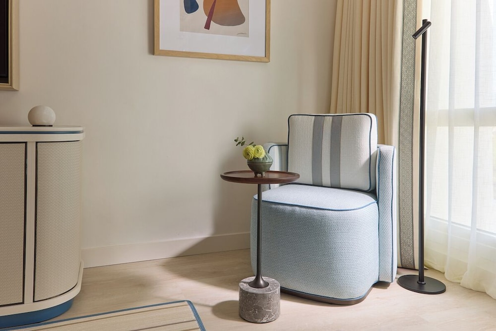 Comfort Room (2 Adults + 1 Child)
