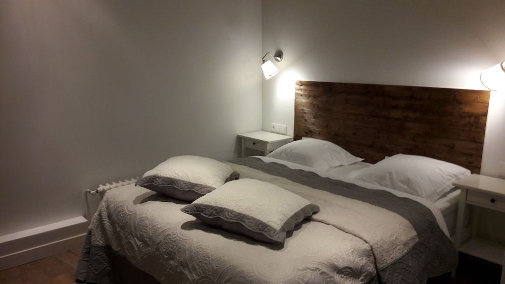 Standard Double Room, Non Smoking - Photo 8