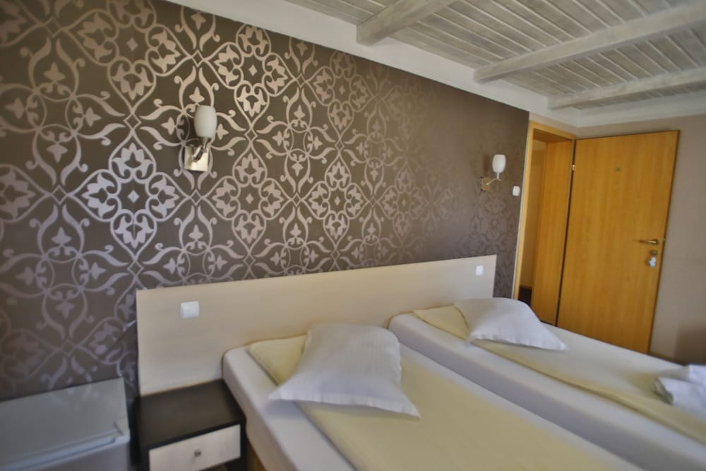 Double or Twin Room - Photo 8