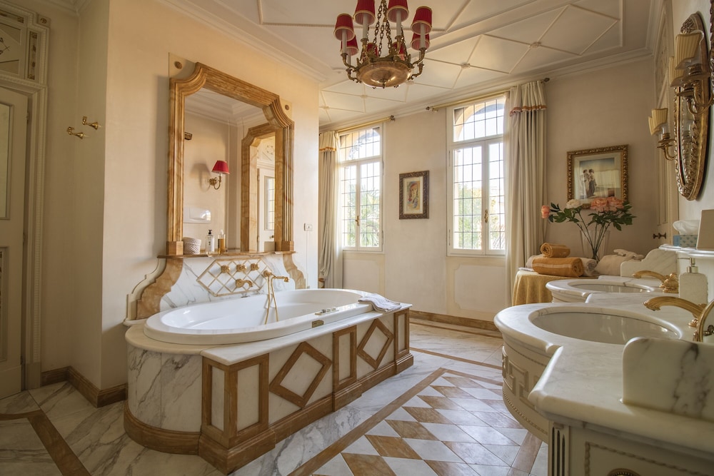 Luxury Suite, 2 Bedrooms, Jetted Tub photo 3