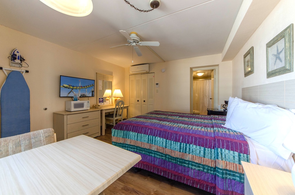 Standard Room, 1 Queen Bed photo 2