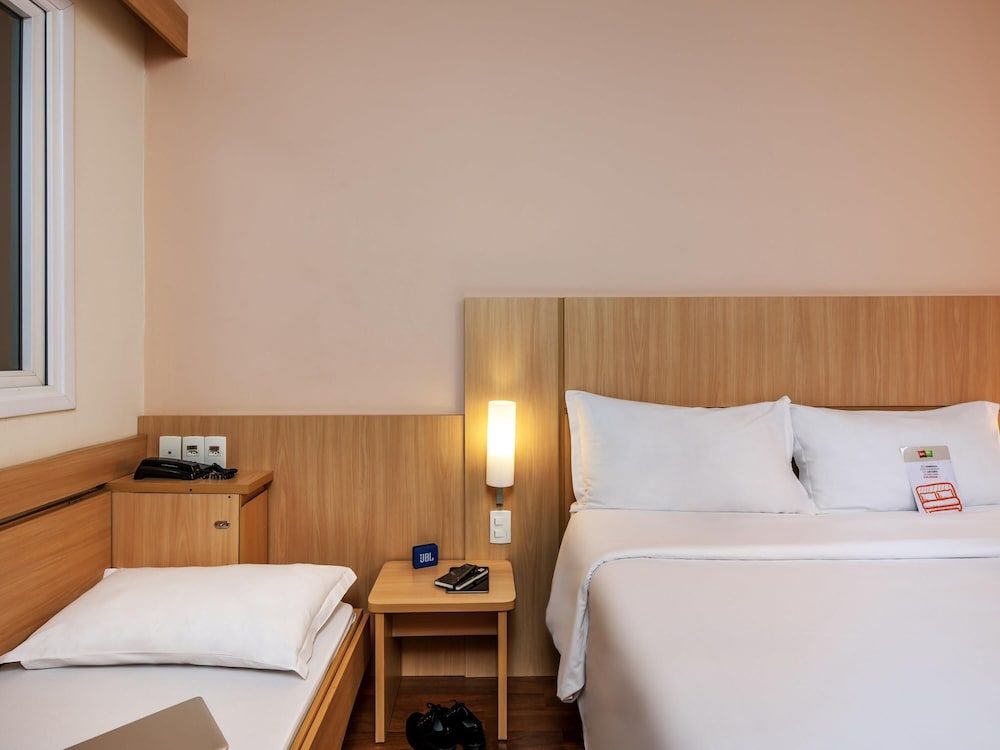 Standard Room, Multiple Beds - Photo 2