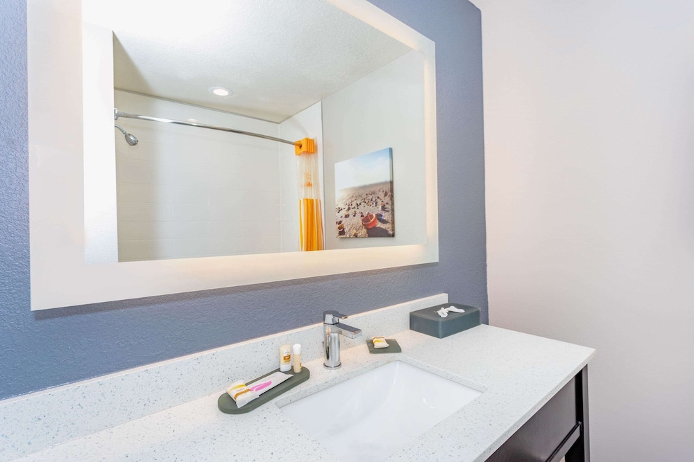 Deluxe Suite, 2 Queen Beds, Non Smoking - Photo 4