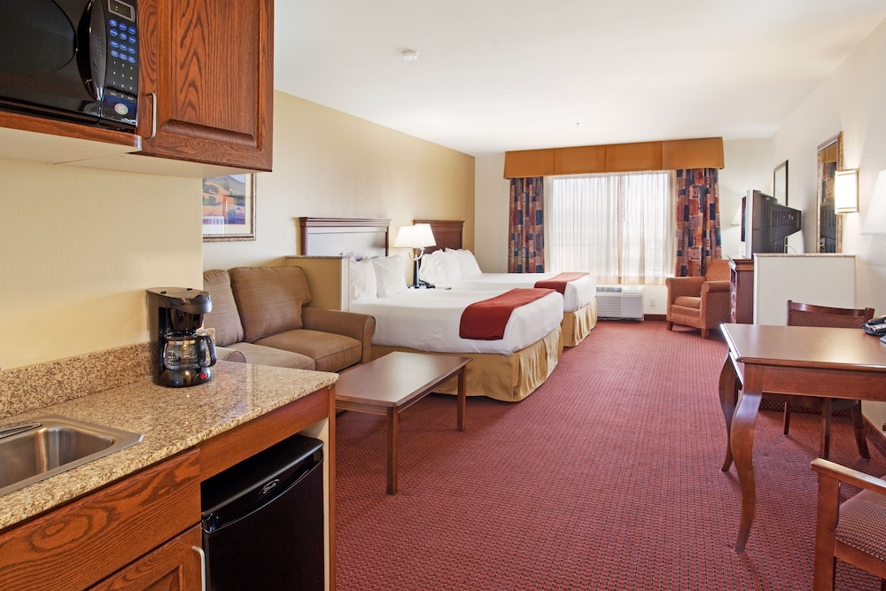 Suite, Multiple Beds photo 1