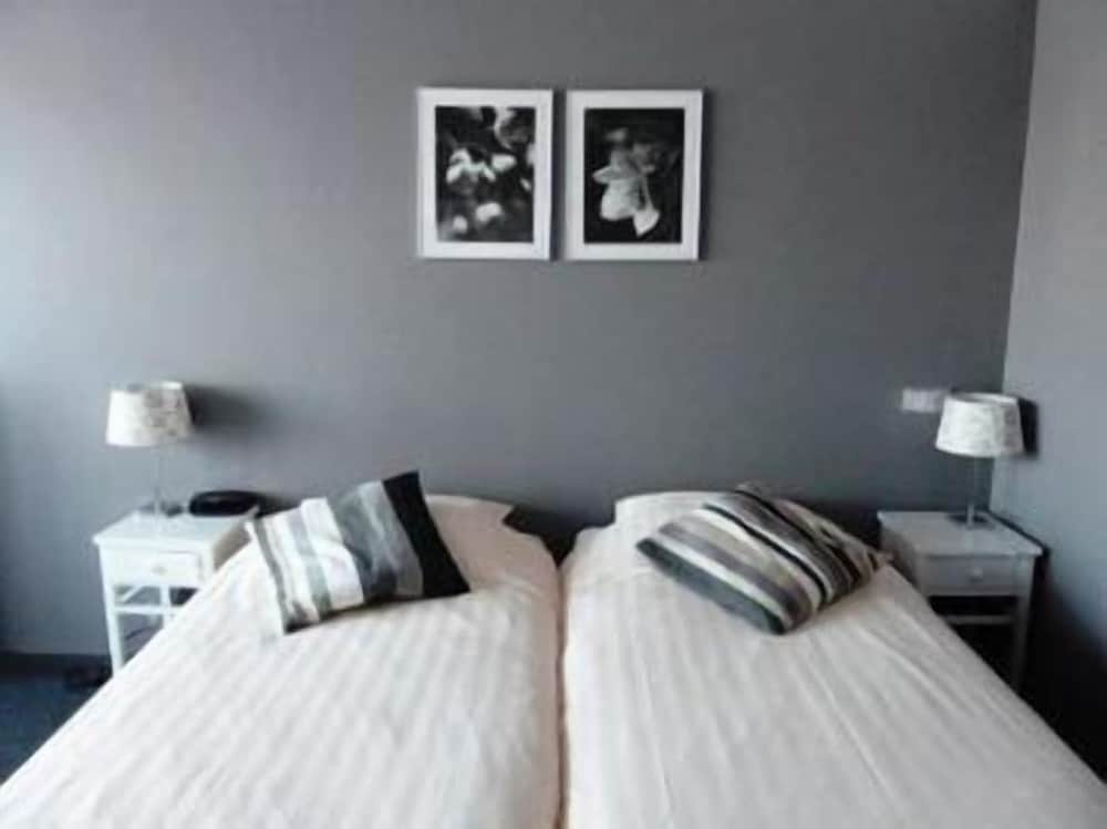 Standard Double Room photo 3