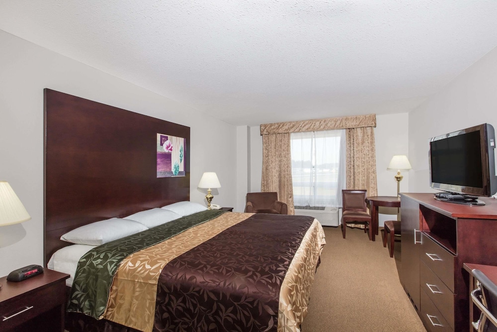 Studio Suite, 1 Queen Bed, Non Smoking - Photo 1
