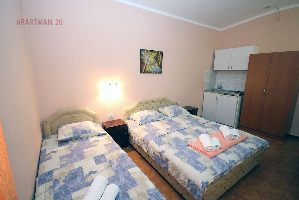 Standard Twin Room, 2 Twin Beds, Private Bathroom, Mountain View photo 1