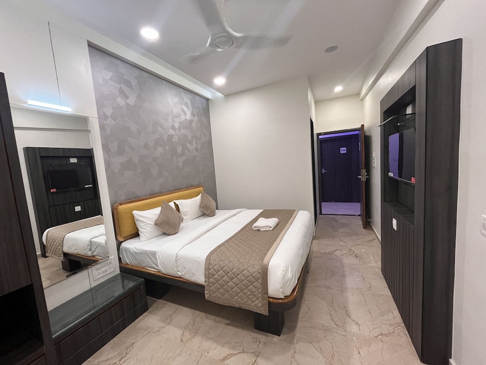 Deluxe Room - Photo 7