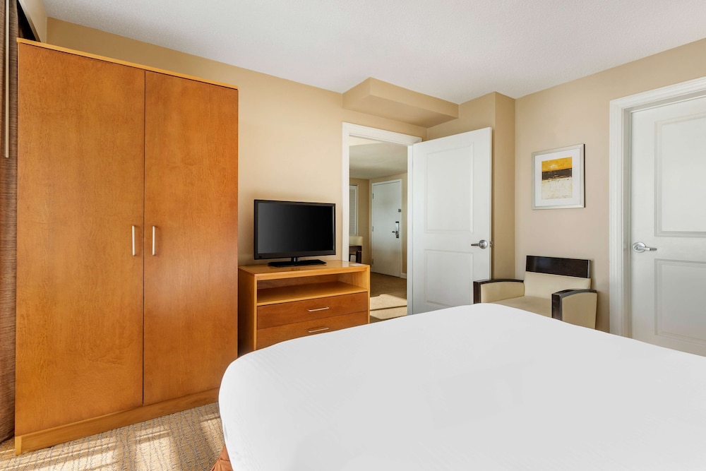 1 BEDROOM OCEAN FRONT STE HEARING/ROLL N SHWR - Photo 3