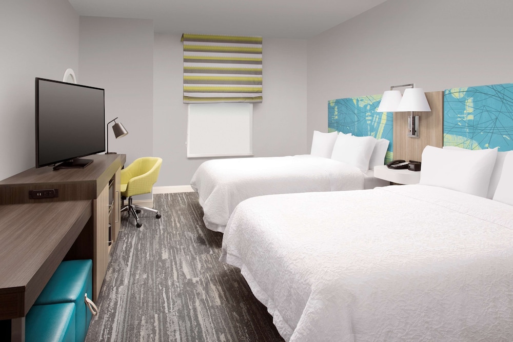 Room, 2 Queen Beds, Accessible, Bathtub photo 2