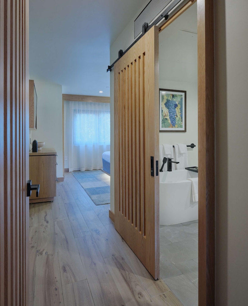 Luxury Room, 1 King Bed, Accessible (Hearing) - Photo 7